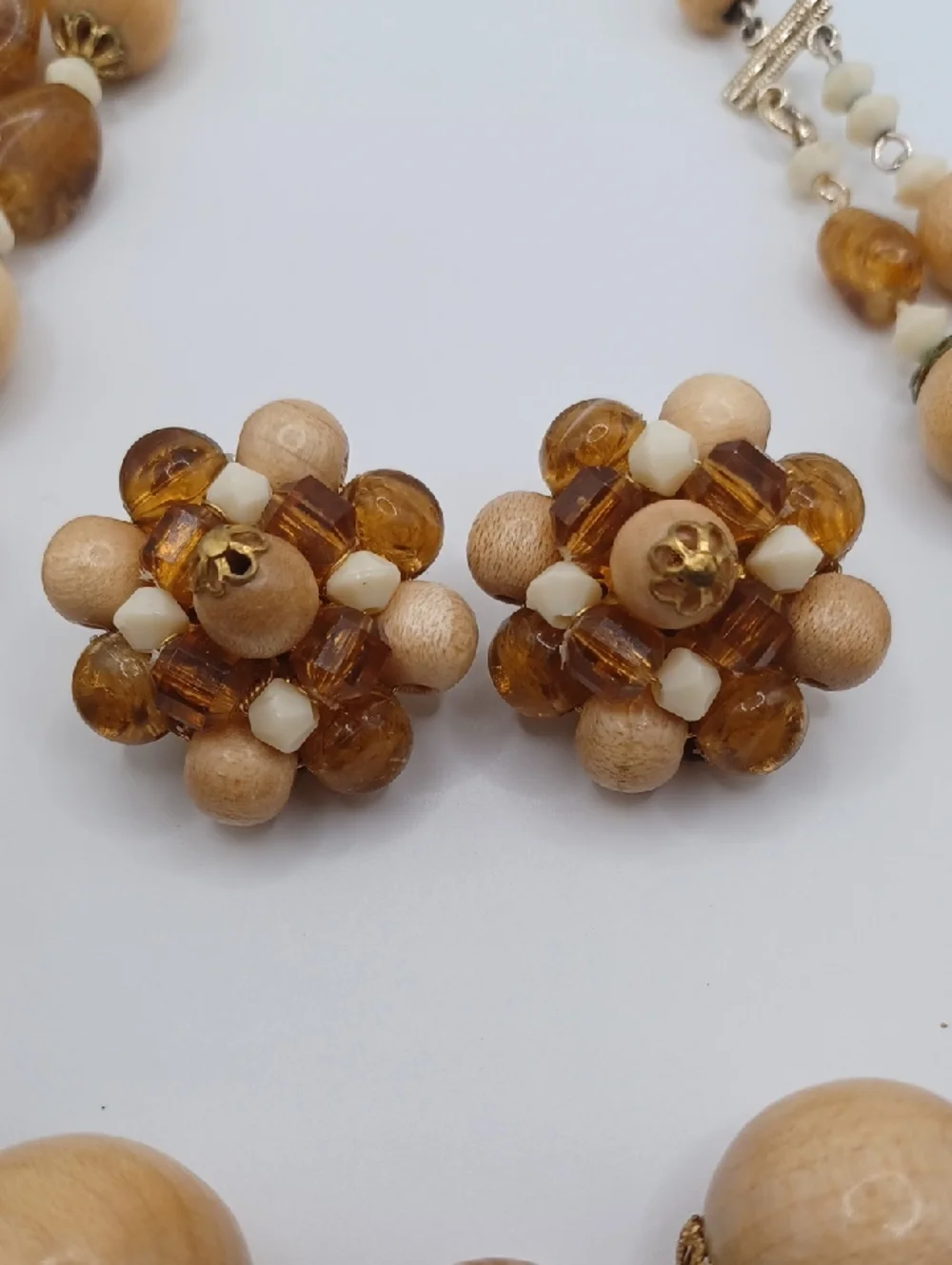 West Germany 1950s Wood and Lucite Beaded Necklace And Matching Earrings - Picture 3 of 8
